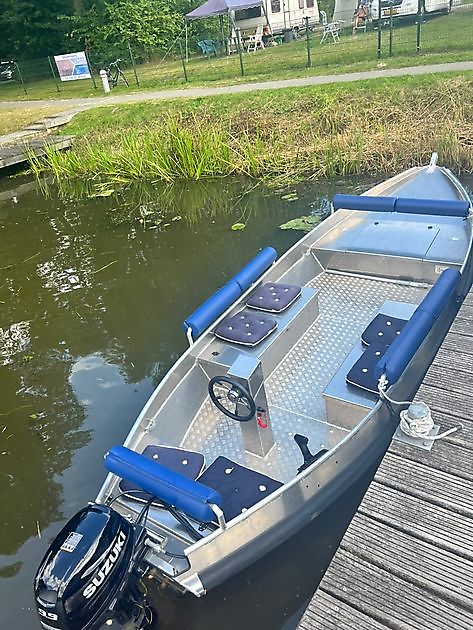 Giethoornse punter - Bootverhuur Beerta Blauwestad